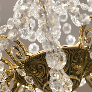 Détails lustre majestueux dans nos résidences services en France