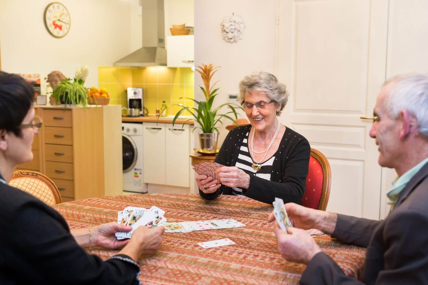 Partie de tarot à la résidence senior Beaune