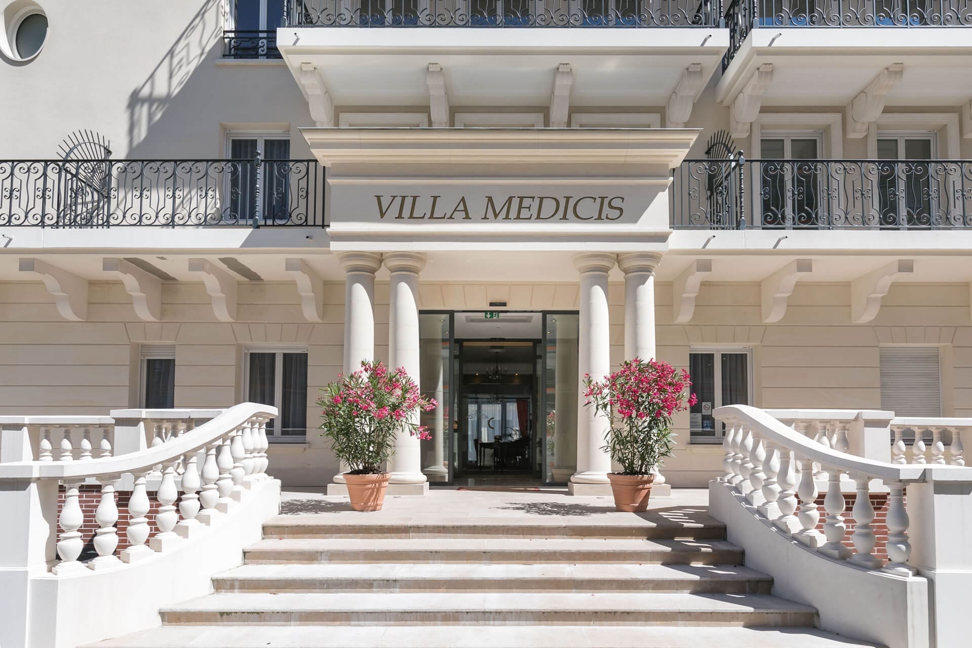 Batiment vue extérieure de la villa Médicis