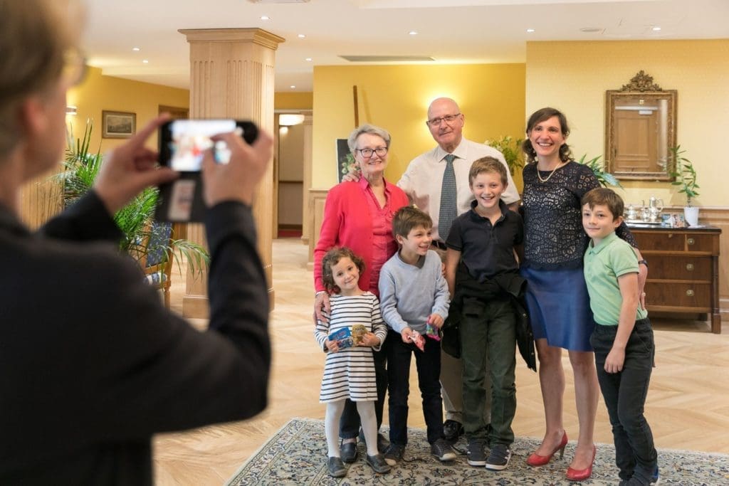 Moment familiale dans une des résidences seniors France Villa Médicis