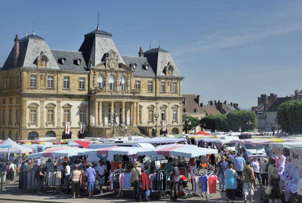 Belle ville de Bourgogne - Marché Autun Belle ville de Bourgogne - Marché Autun