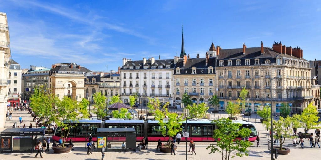 Ville de Dijon Ville de Dijon avec son Tramway et Darcy