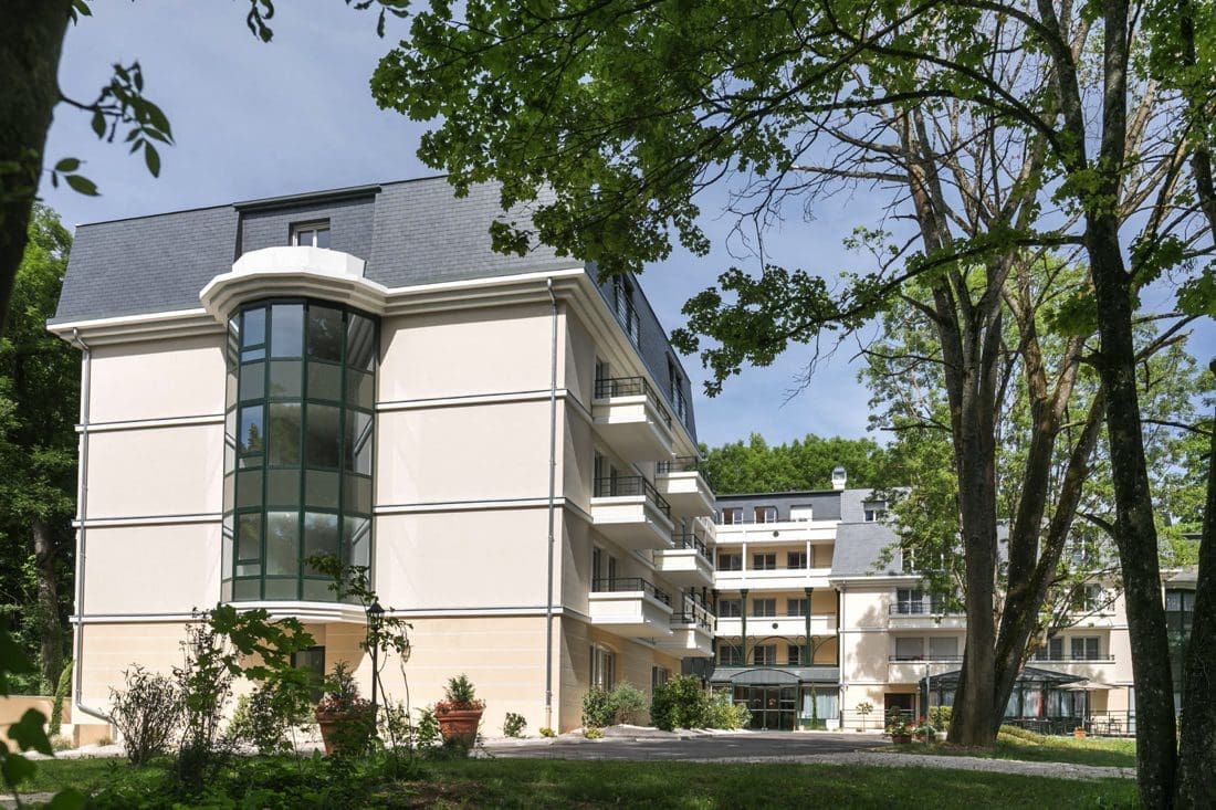 Découvrez la location résidence senior avec Villa Médicis