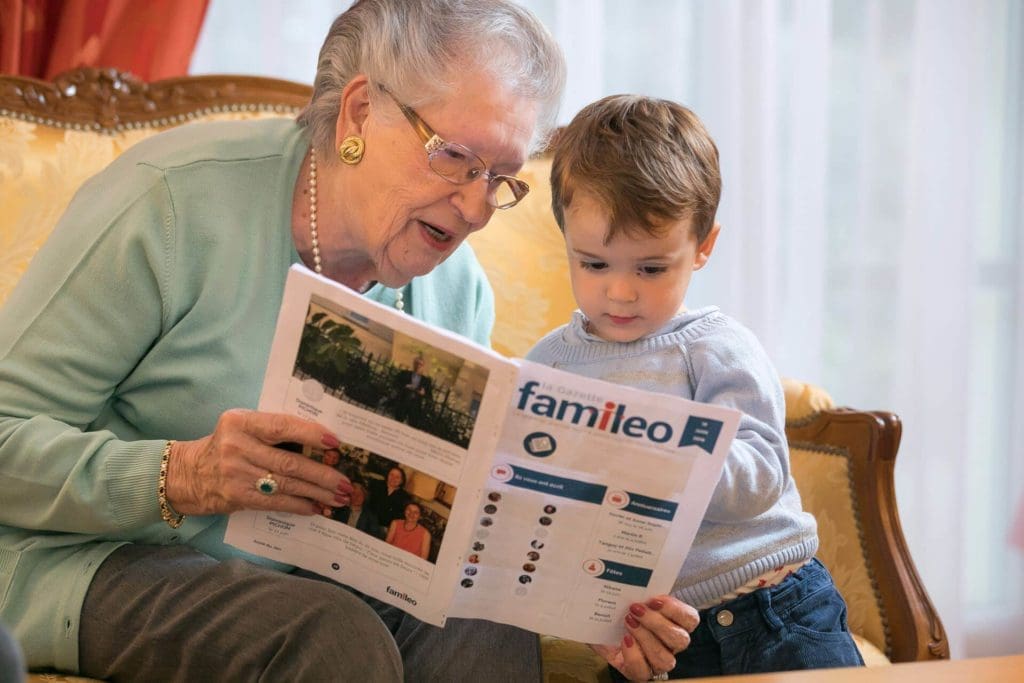 Lecture de FAMILEO par une grand-mère à la Villa Médicis Lecture de FAMILEO par une grand-mère à la Villa Médicis