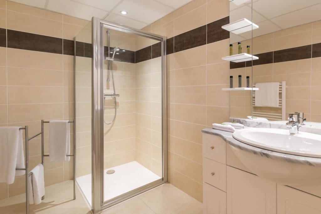 Photo d'une salle de bains au sein de la résidence senior Dijon - Villa Médicis